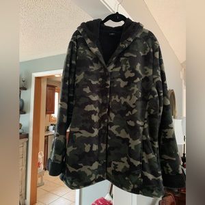 Cuddle duds camiflouge fleece wear snap front jacket  size 1X